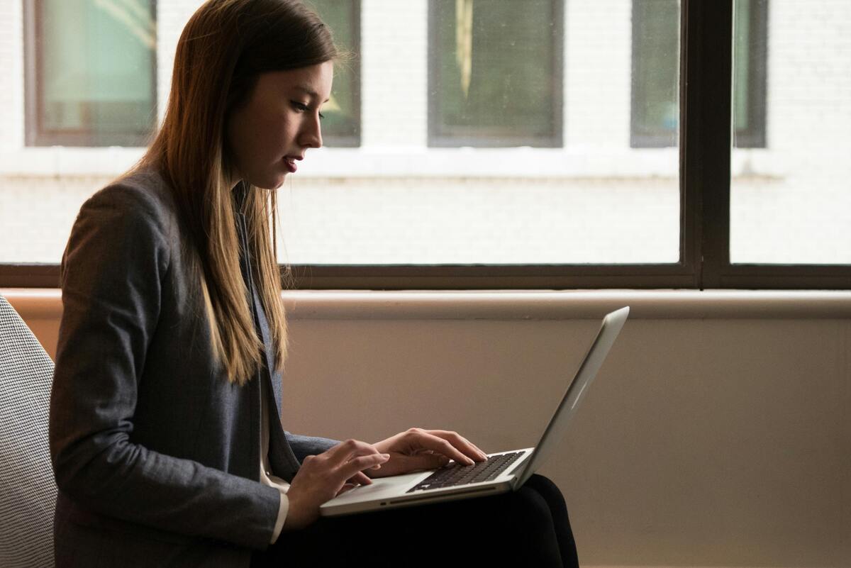 woman using a laptop, interview tips for candidates
