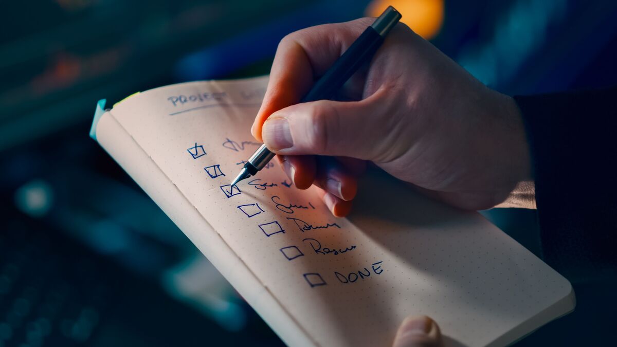 ticking boxes on a notepad, OKRs vs KPIs