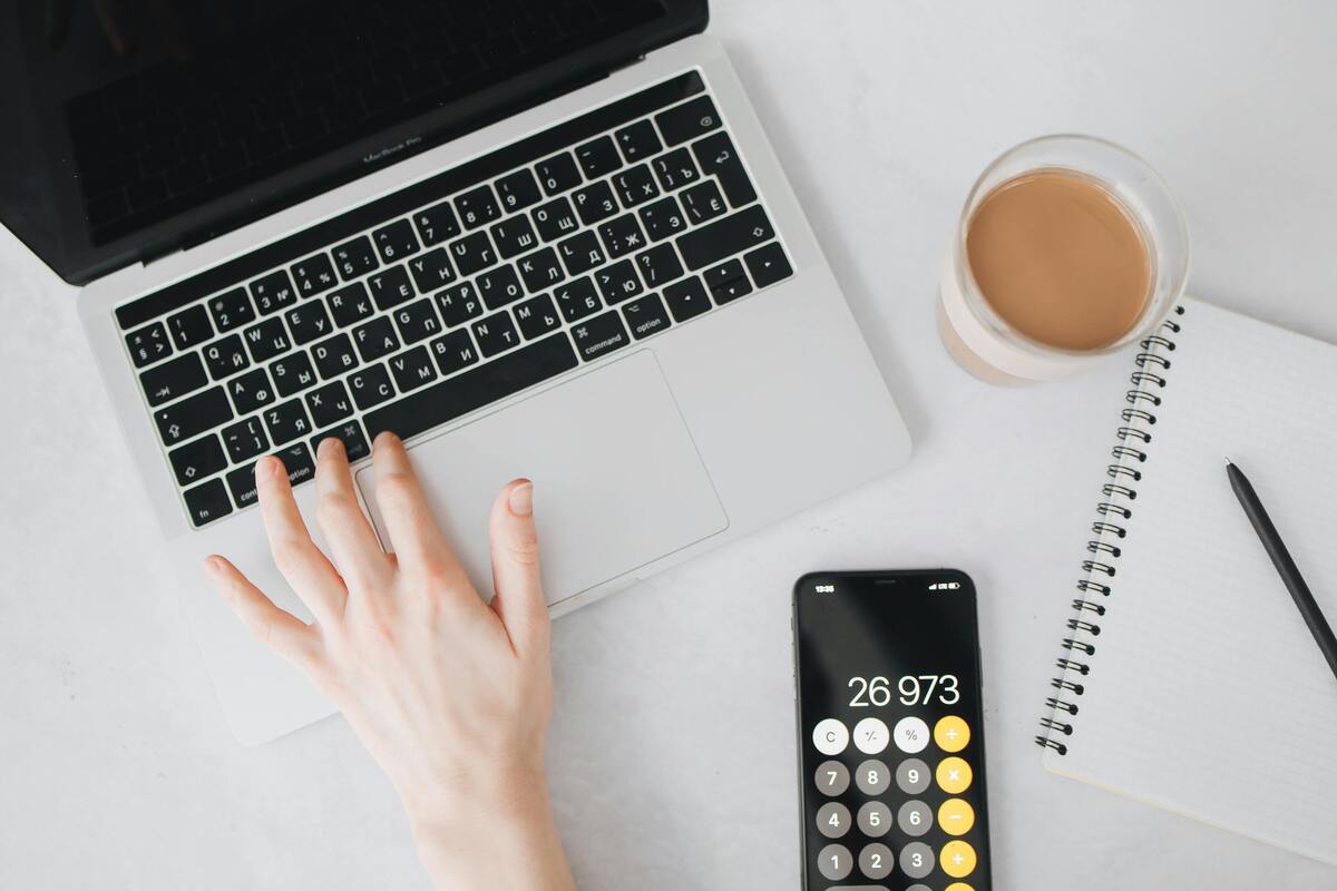 laptop and calculator, how to work out pro rata salary